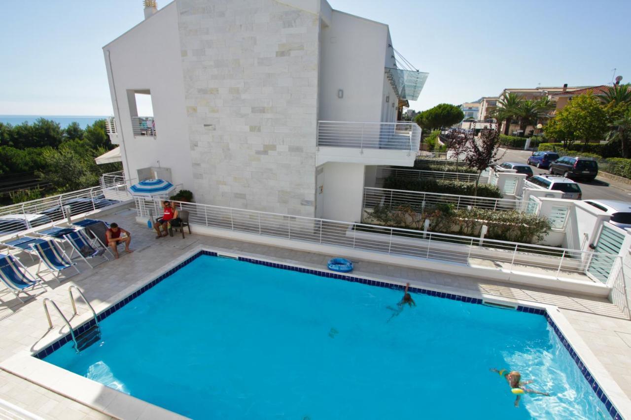 Cerrano Park Resort Пинето Номер фото